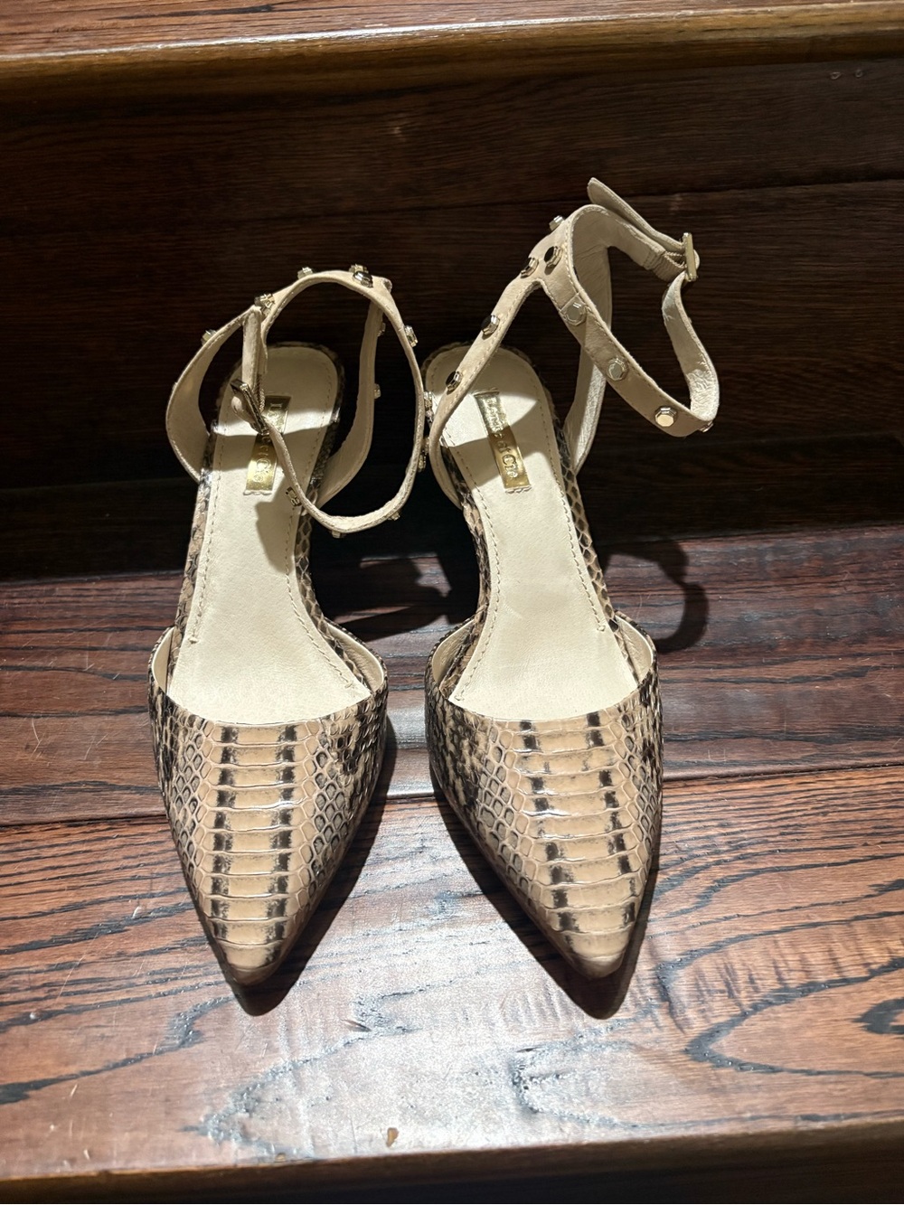 New Louise et Cie Kaiyla Pumps in size 7